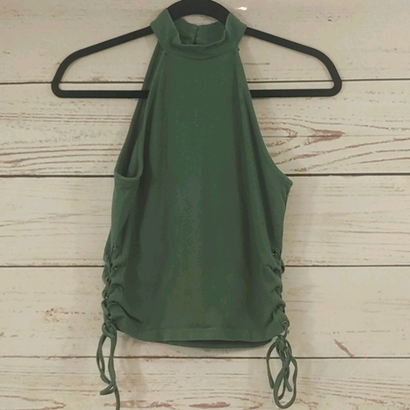 CHARLOTTE Russe Crop Top - Picture 1 of 3
